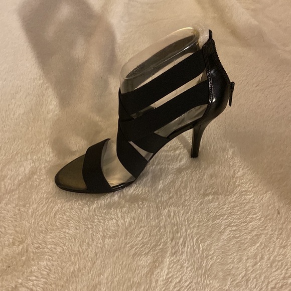 Black brand new never been worn. - Picture 3 of 5